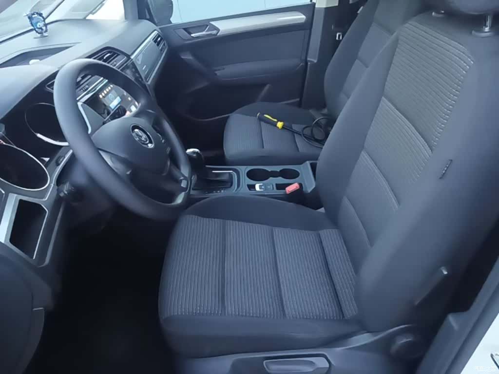 Volkswagen L, 2017 15