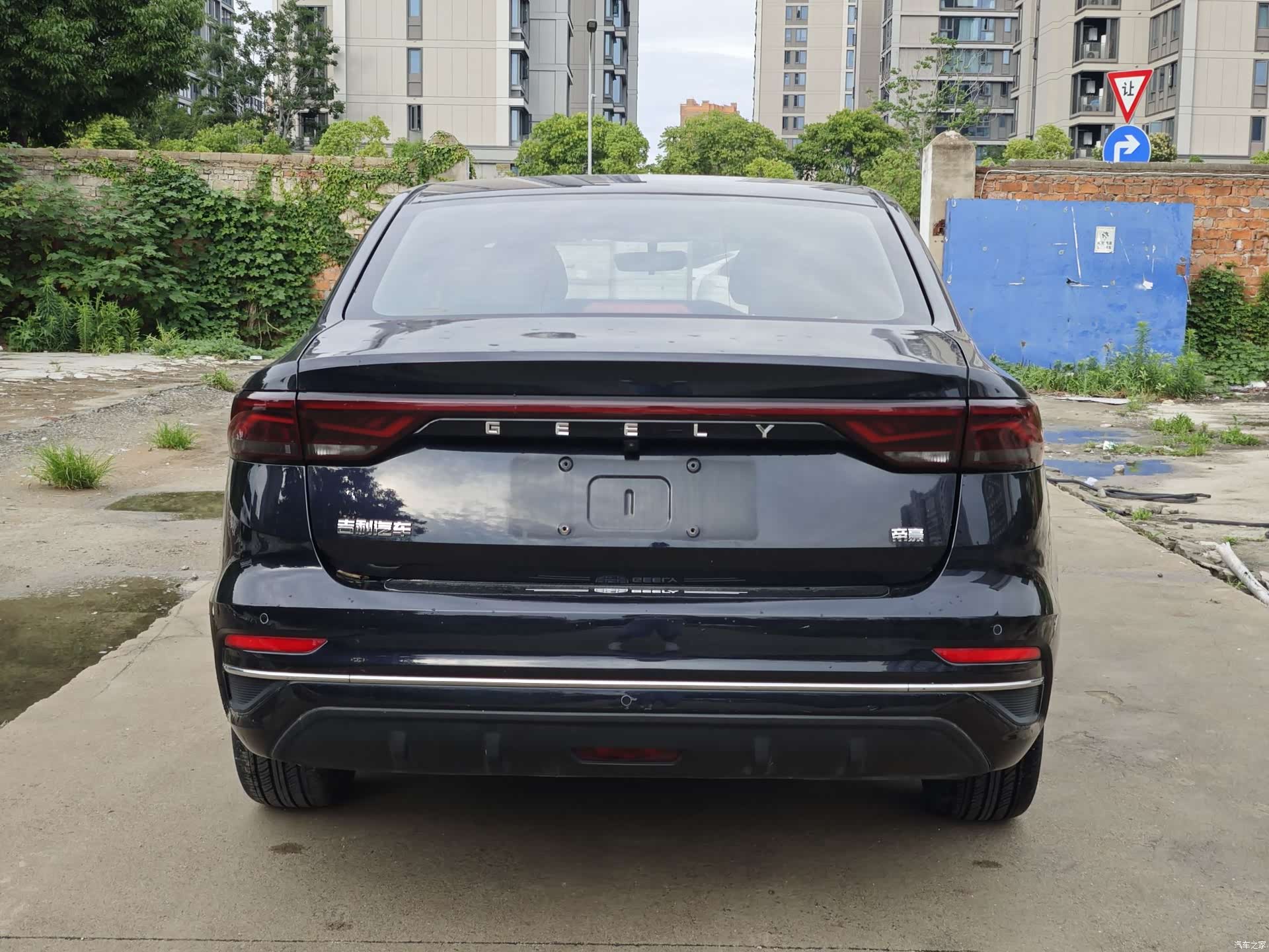 Geely Emgrand, 2022 15