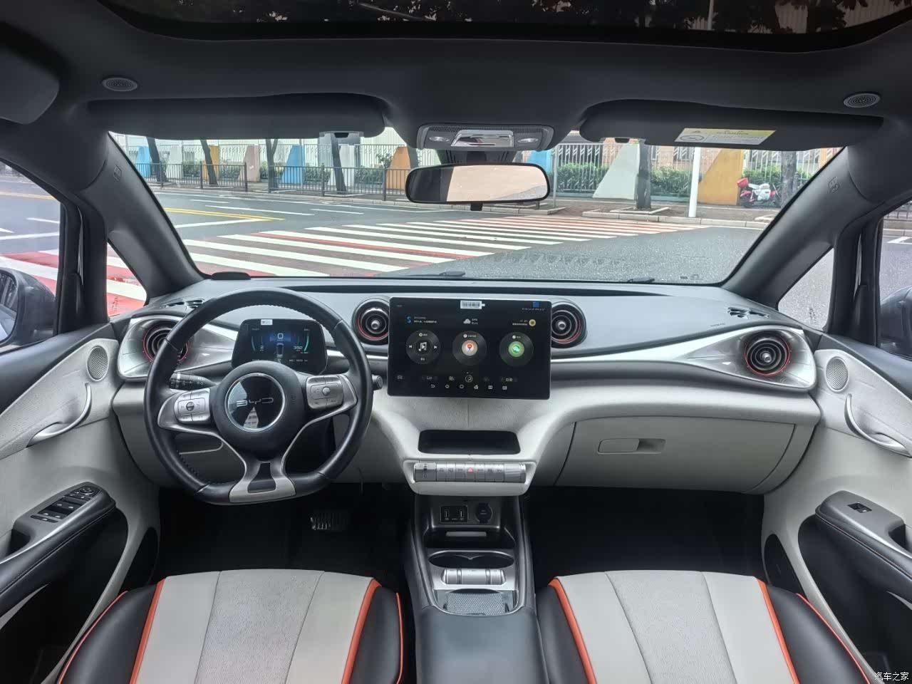 BYD Dolphin, 2023 все фото