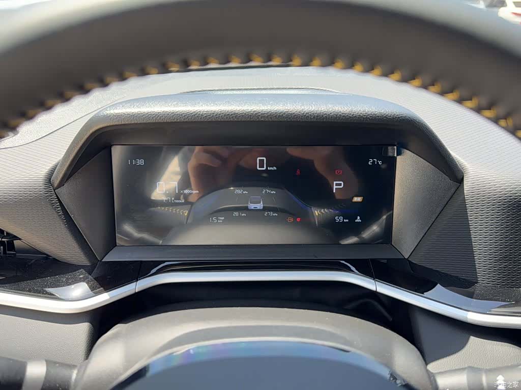 Geely Coolray, 2025 10