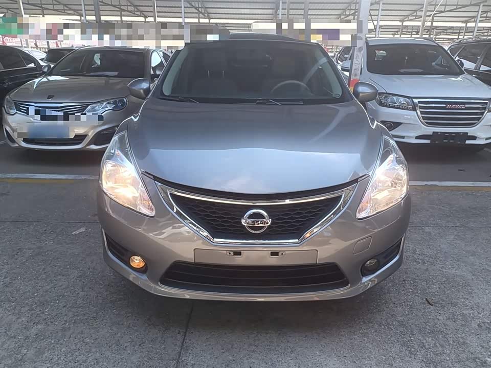 Nissan TIIDA Nissan TIIDA