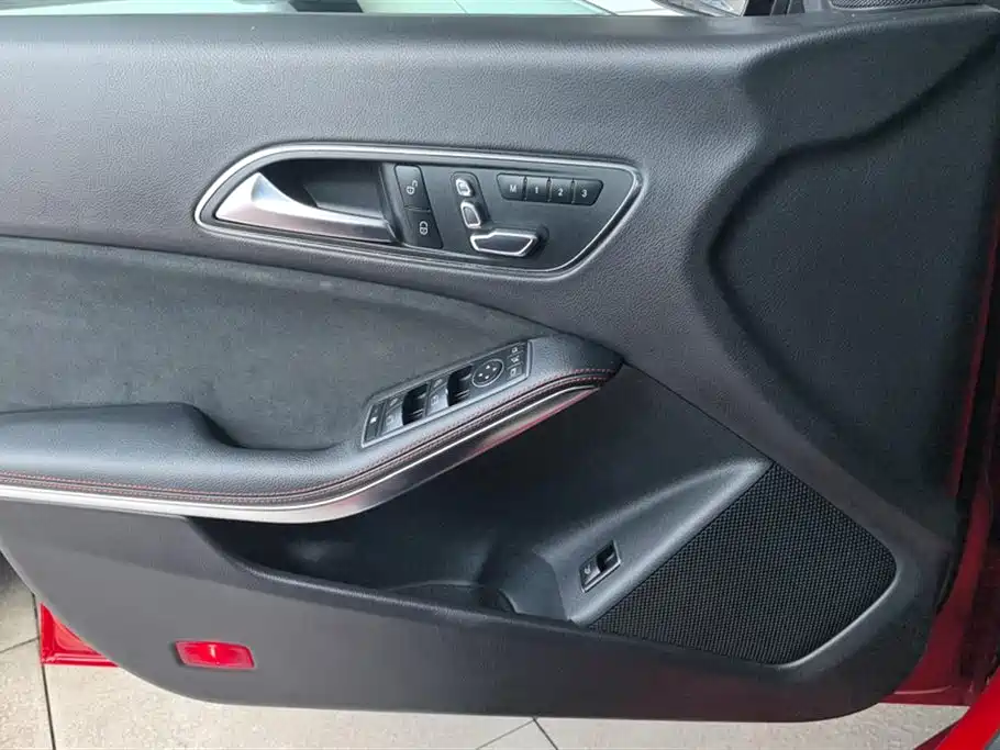 Mercedes-Benz CLA Mercedes-Benz CLA