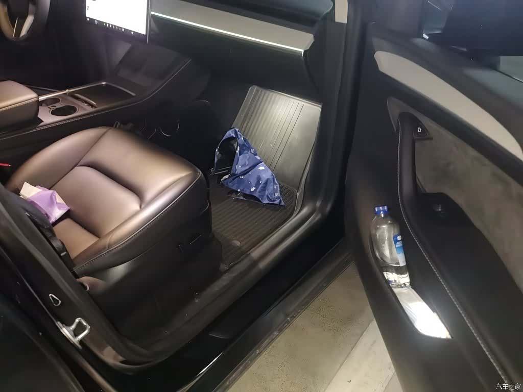 Tesla Model Y, 2024 20