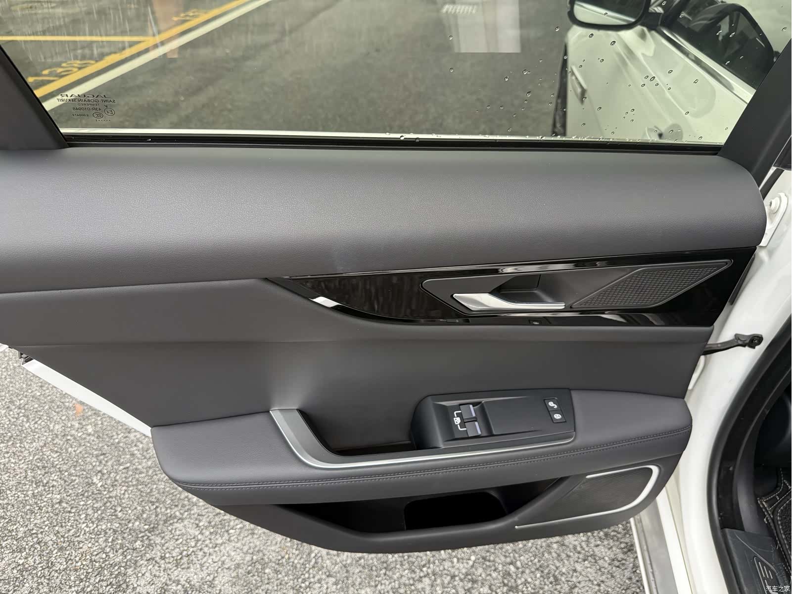 Land Rover XEL, 2021 13