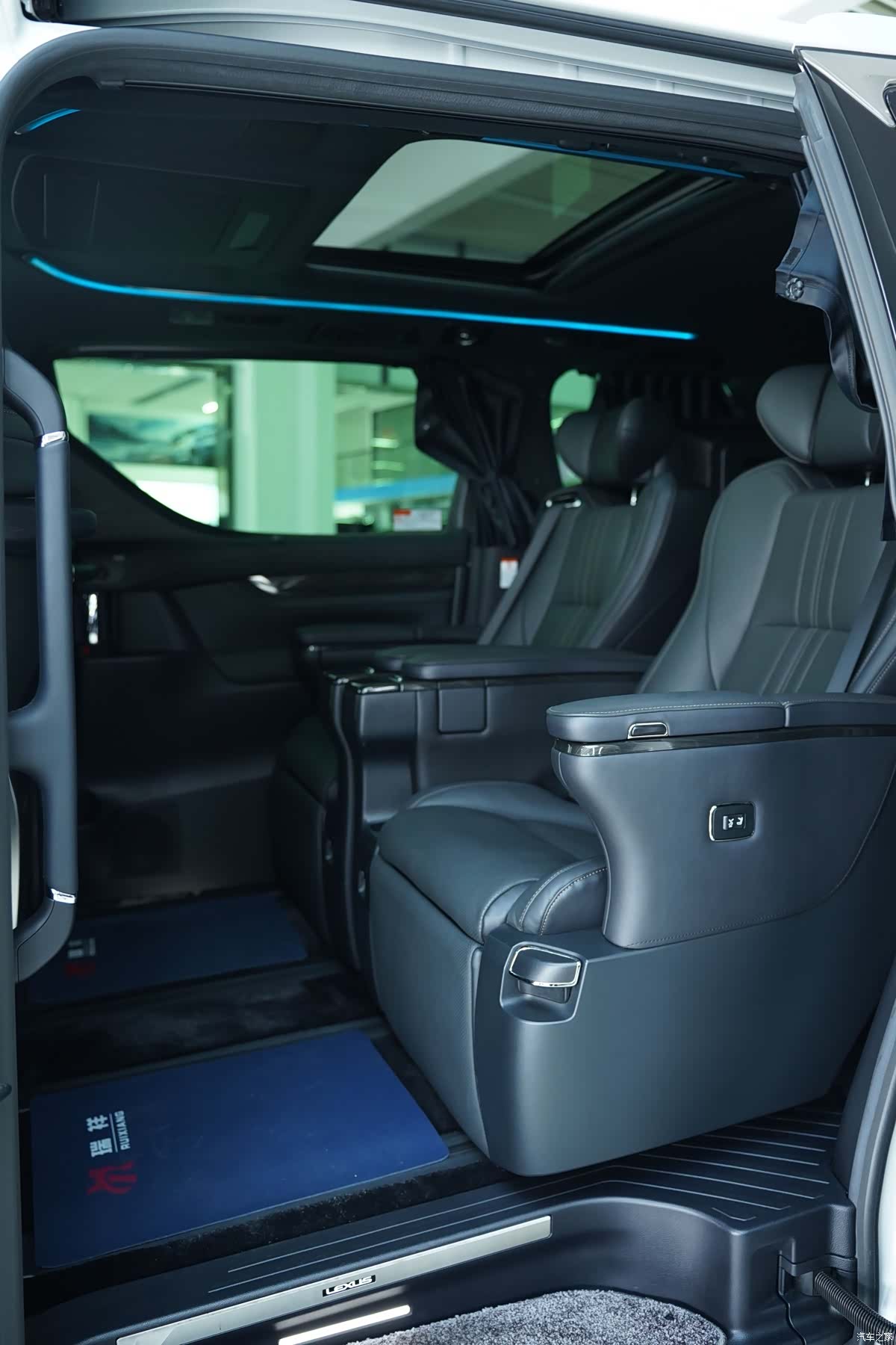 Lexus LM, 2021 18