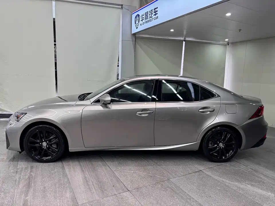 Lexus IS
