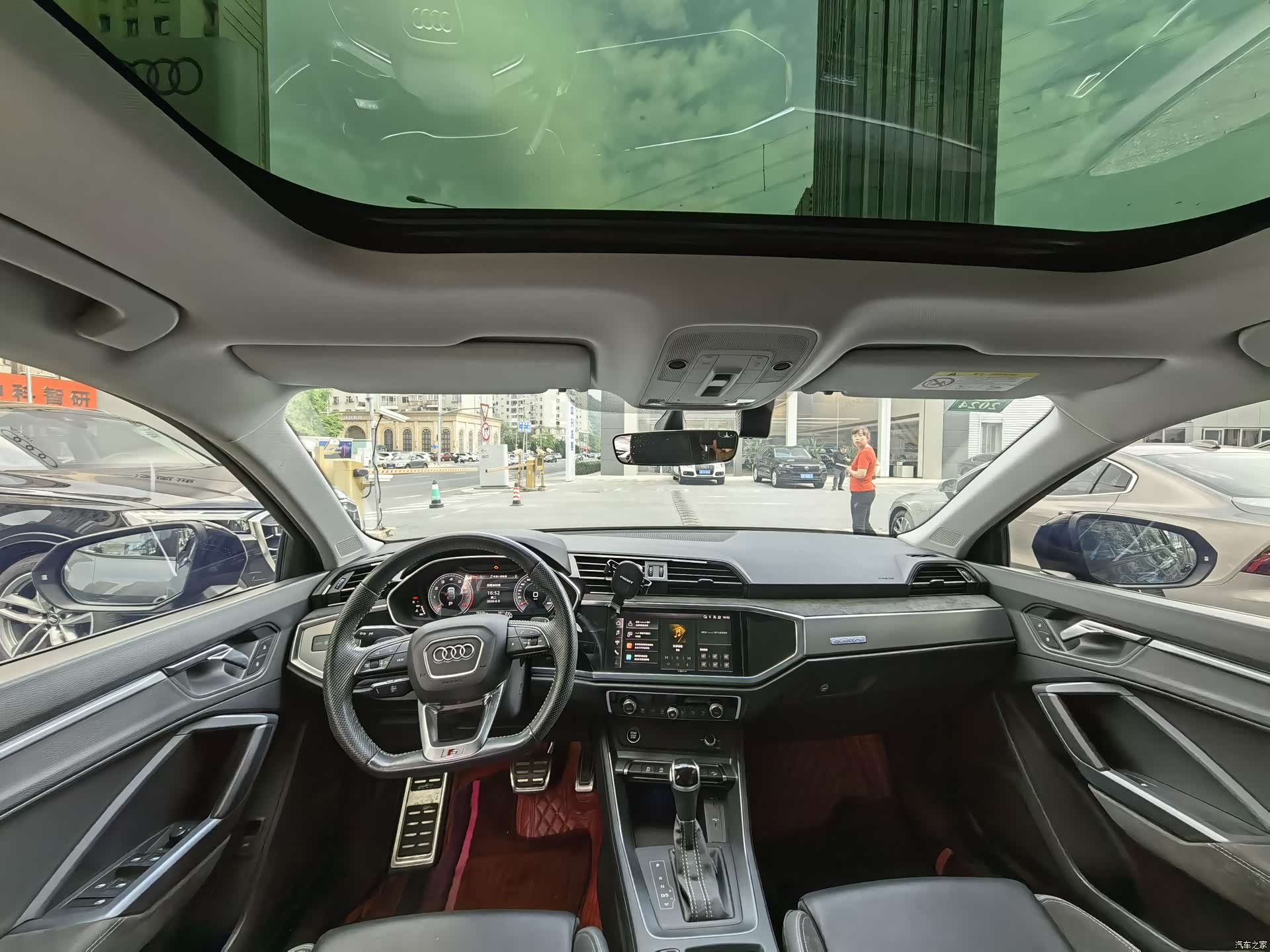 Audi Q3, 2022 все фото