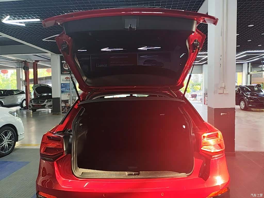 Audi Q2L, 2019 19