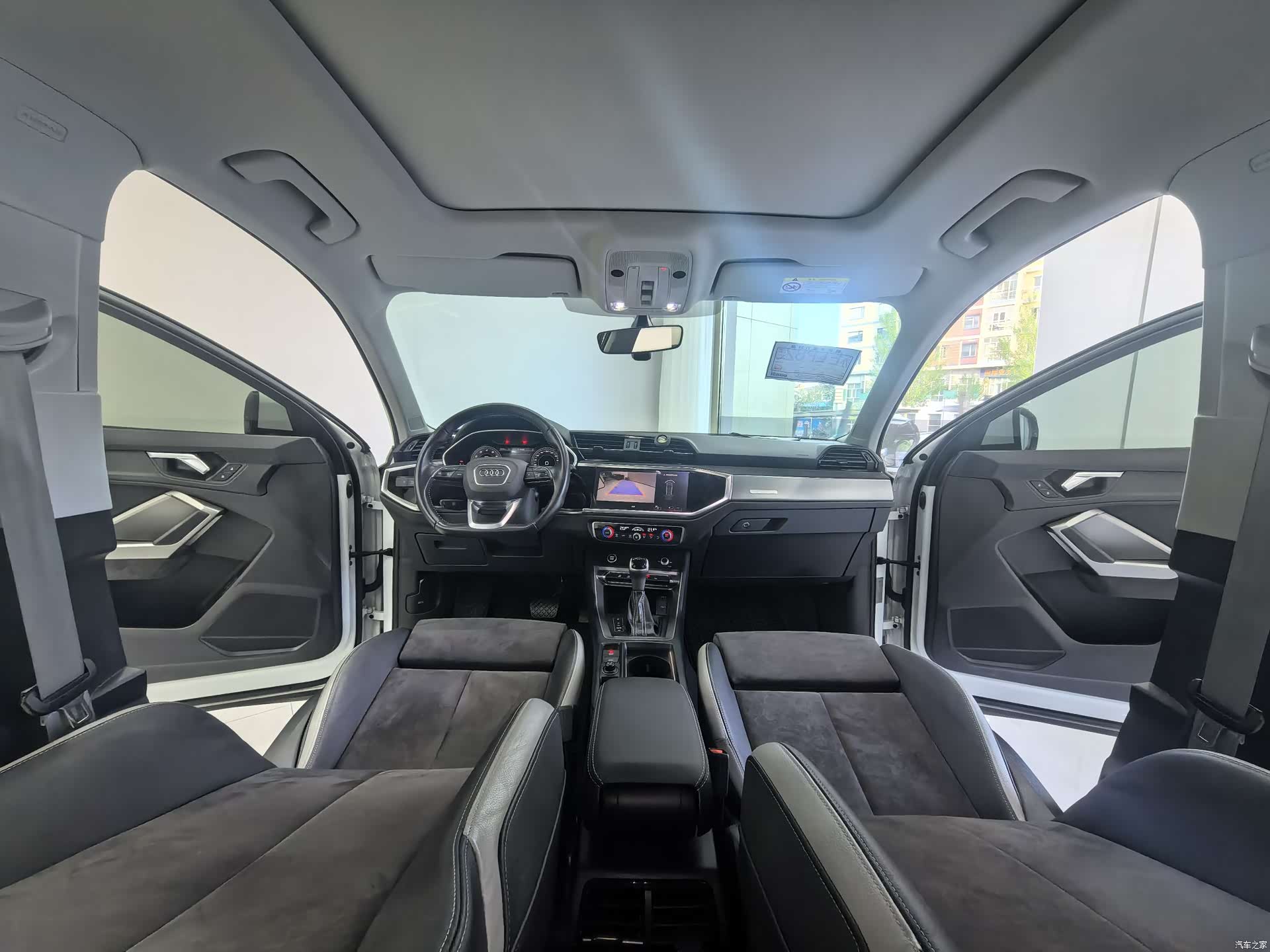 Audi Q3, 2022 10