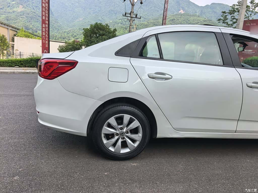 DongFeng L60, 2018 15