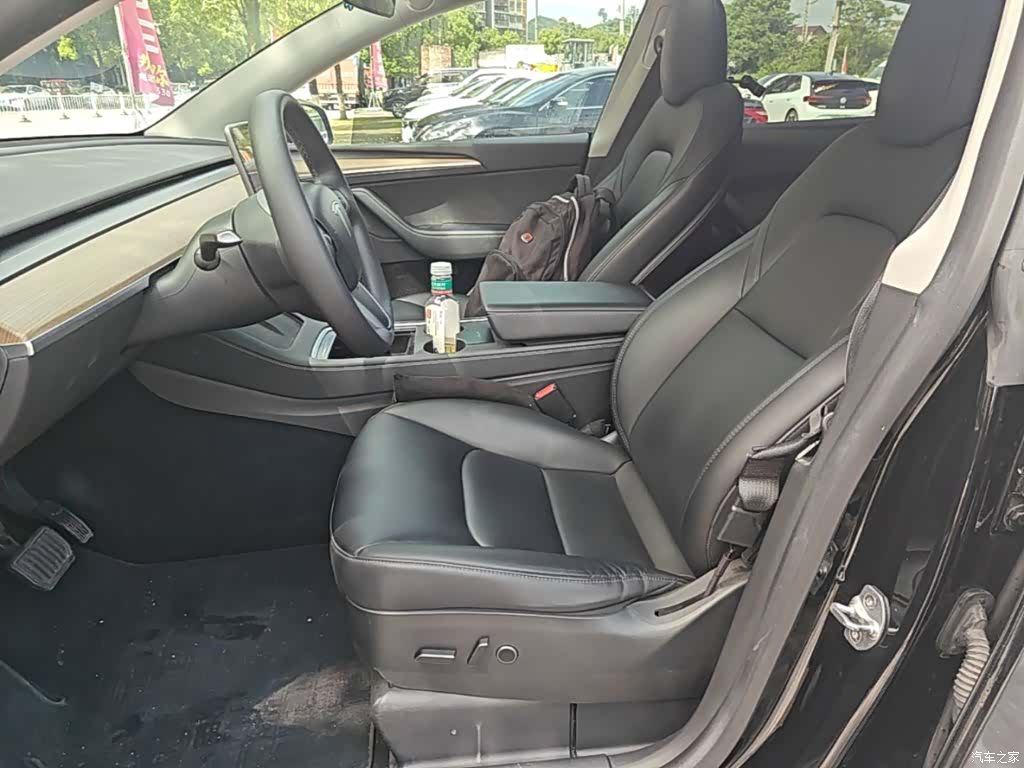 Tesla Model Y, 2022 15