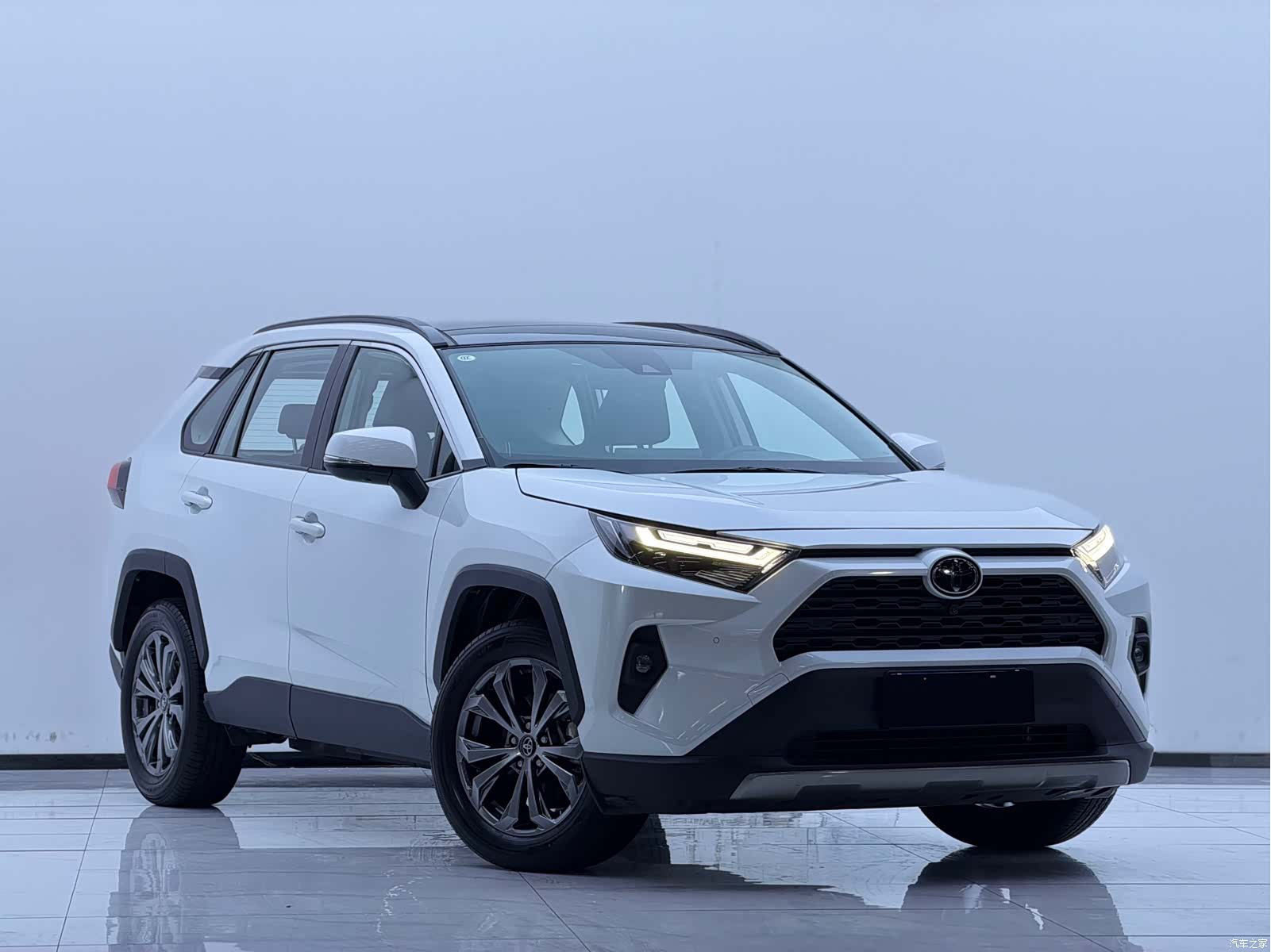 Toyota RAV4, 2024 3