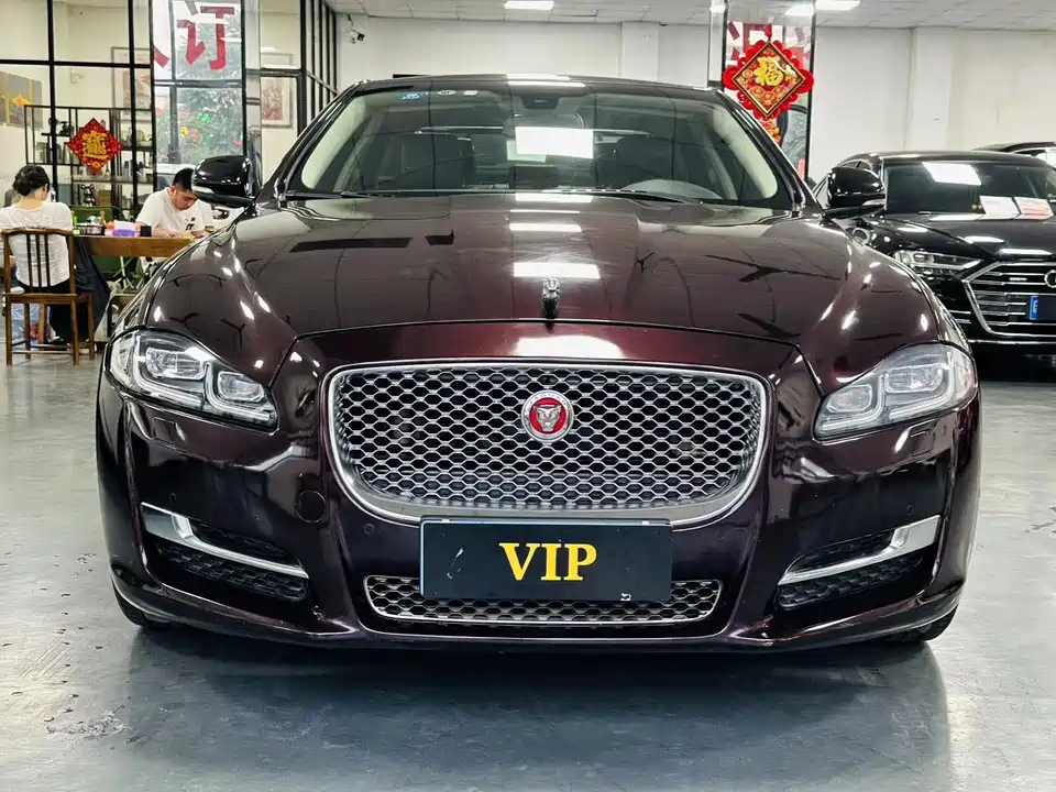 Jaguar XJ