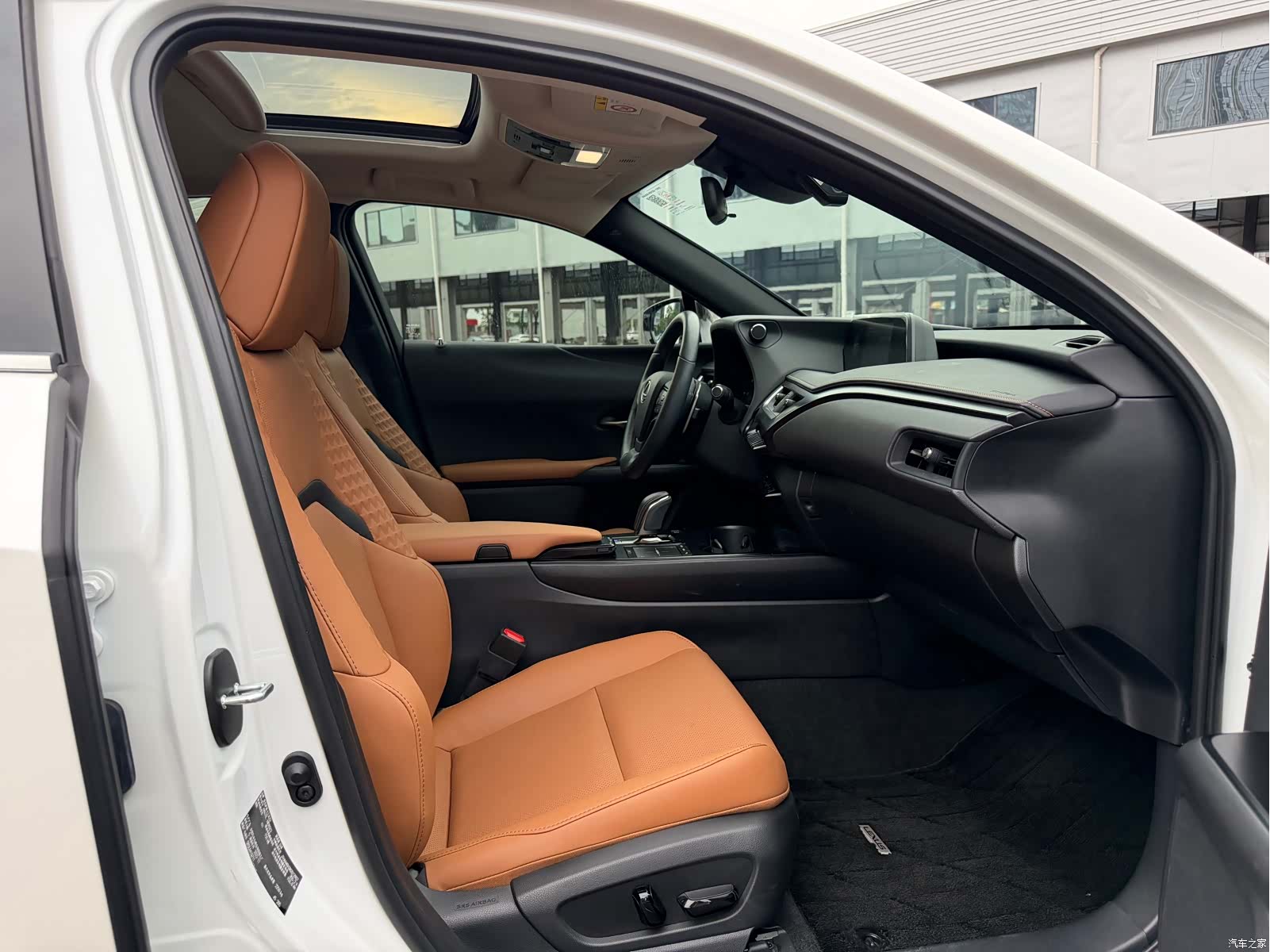 Lexus UX, 2022 10