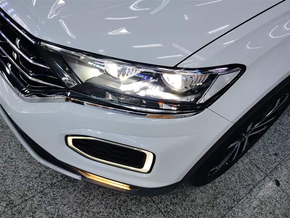 Volkswagen T-ROC exploring Songs