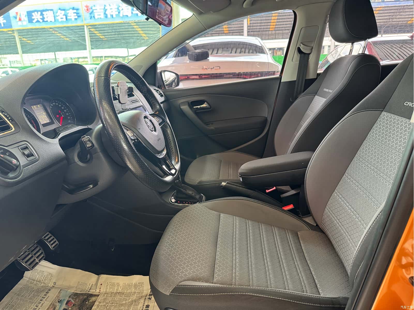 Volkswagen Polo, 2016 все фото