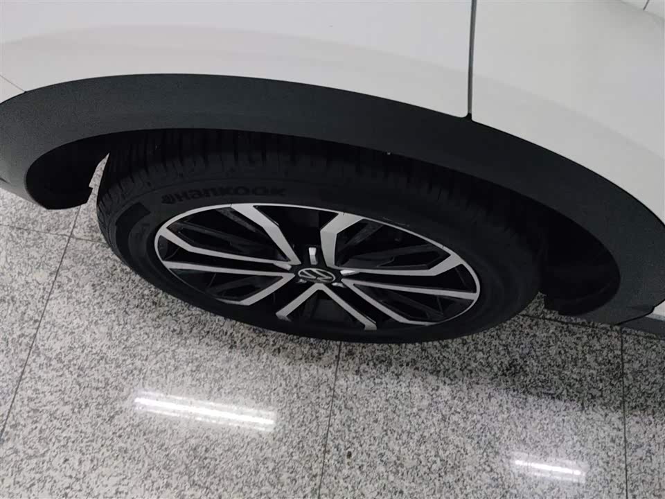 Volkswagen T-ROC exploring Songs