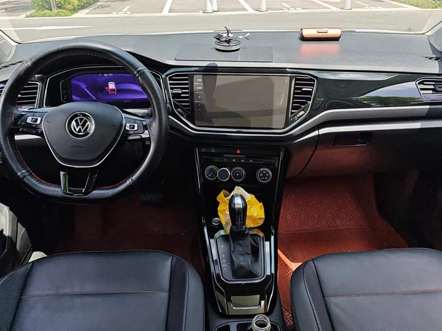 Volkswagen T-ROC exploring Songs