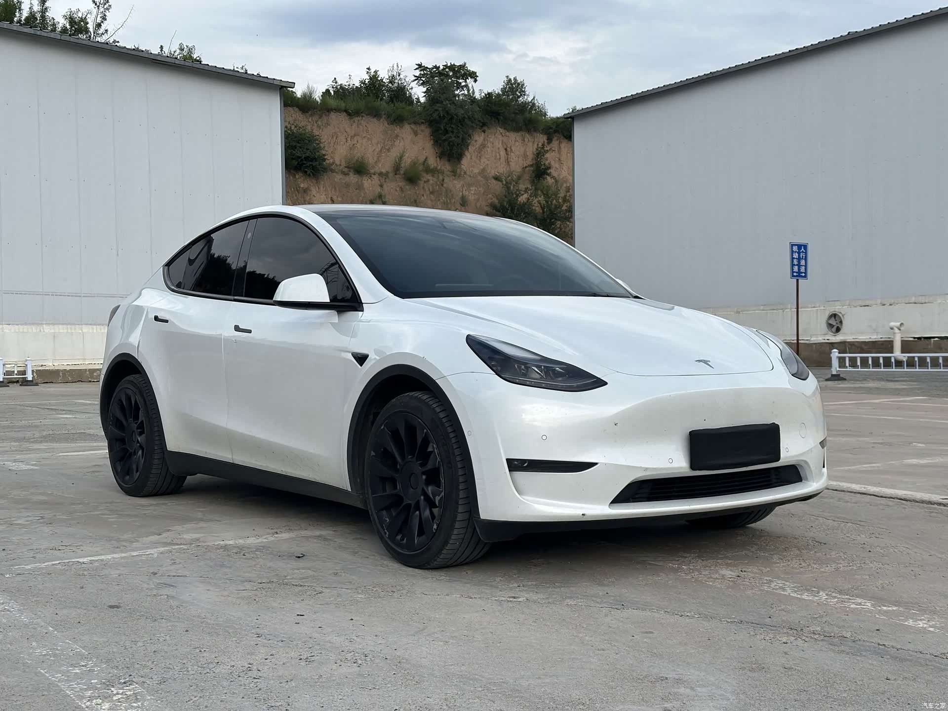 Tesla Model Y, 2023 3