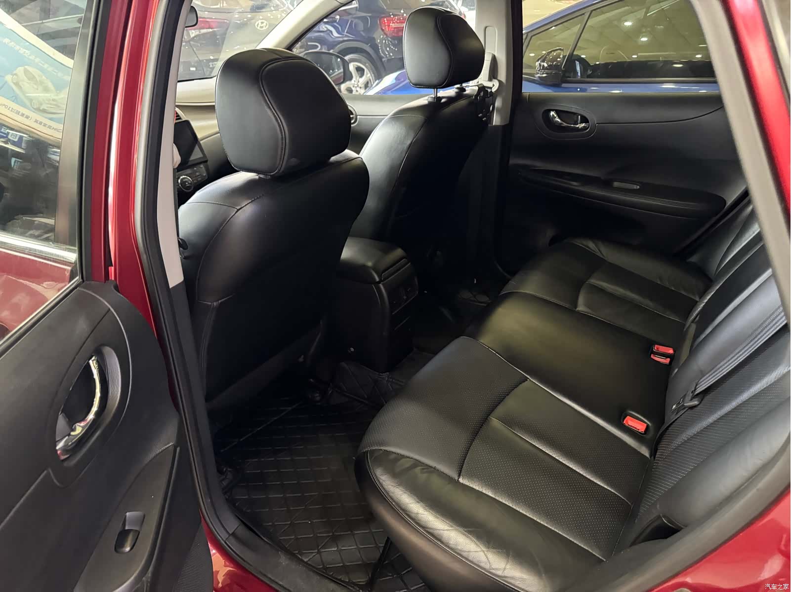 Nissan Tiida, 2012 6