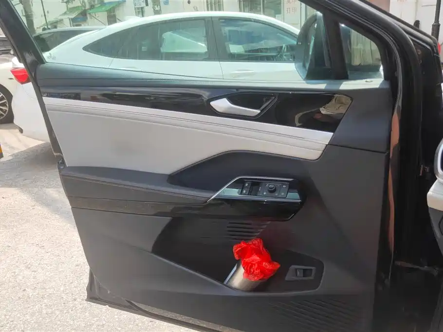 Volkswagen ID.6 CROZZ