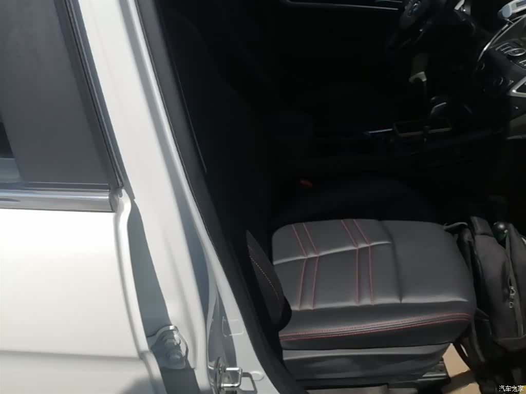 DongFeng AX7, 2016 25