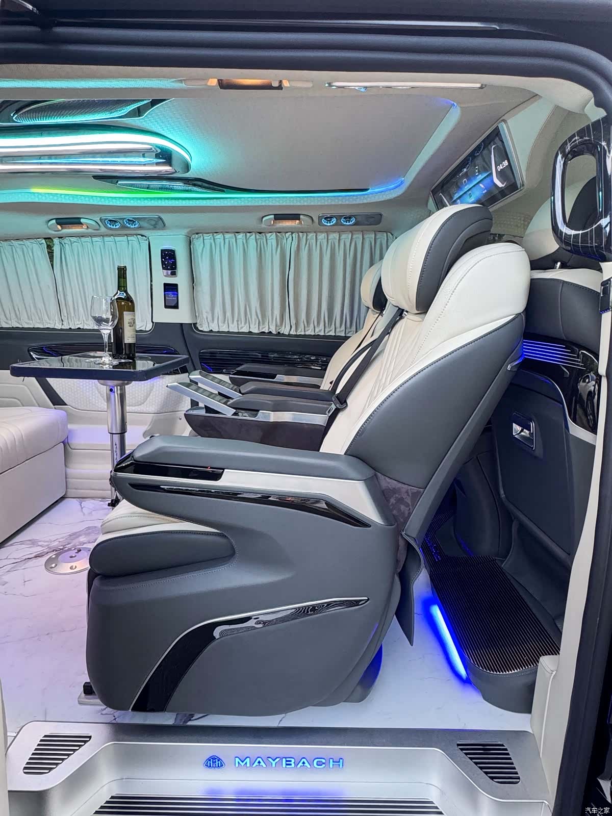 Mercedes-Benz 7, 2023 17