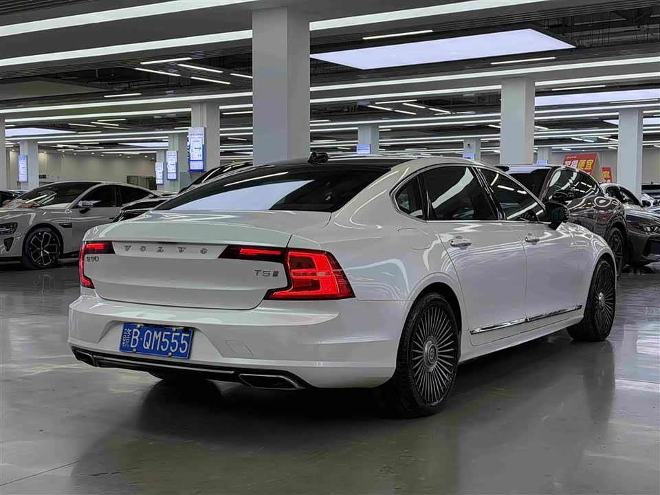 Volvo S90