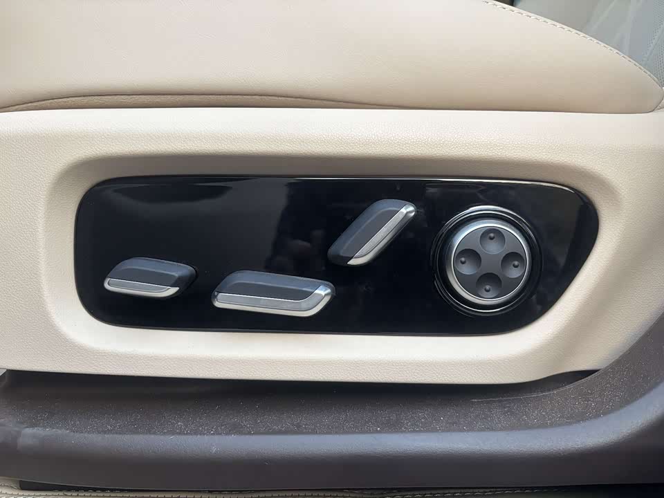 AITO Ask the world M9