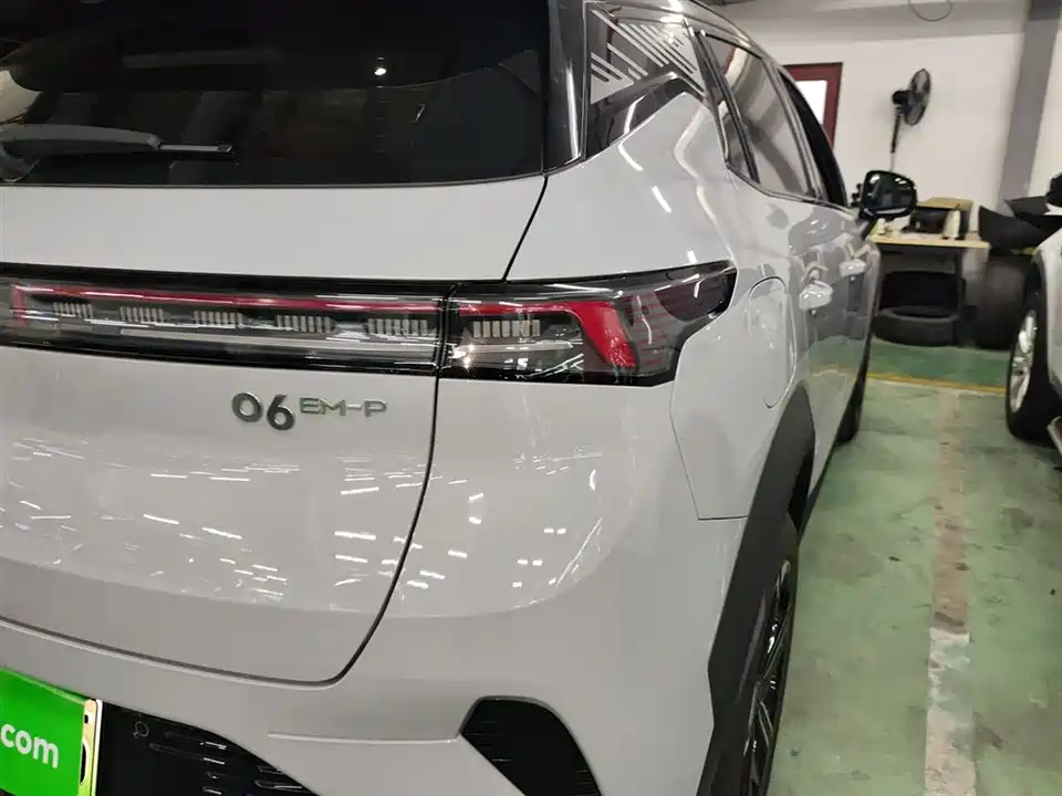 Lynk & Co 06 EM-P