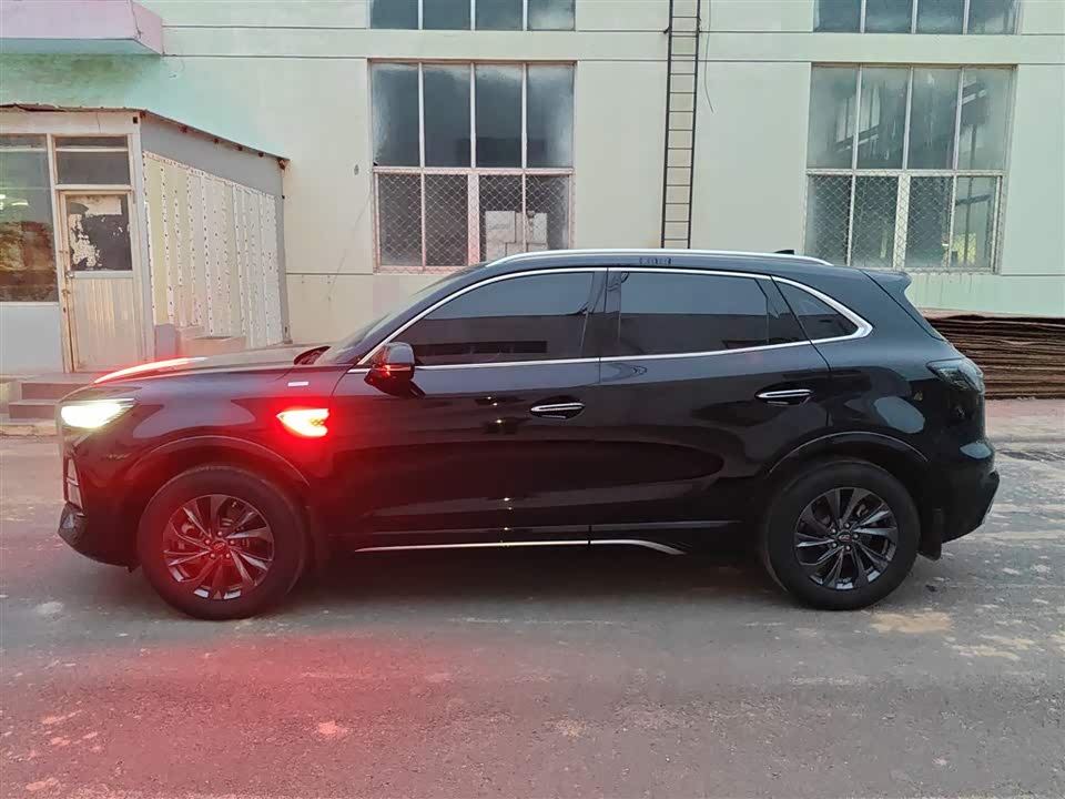 Hongqi HS5