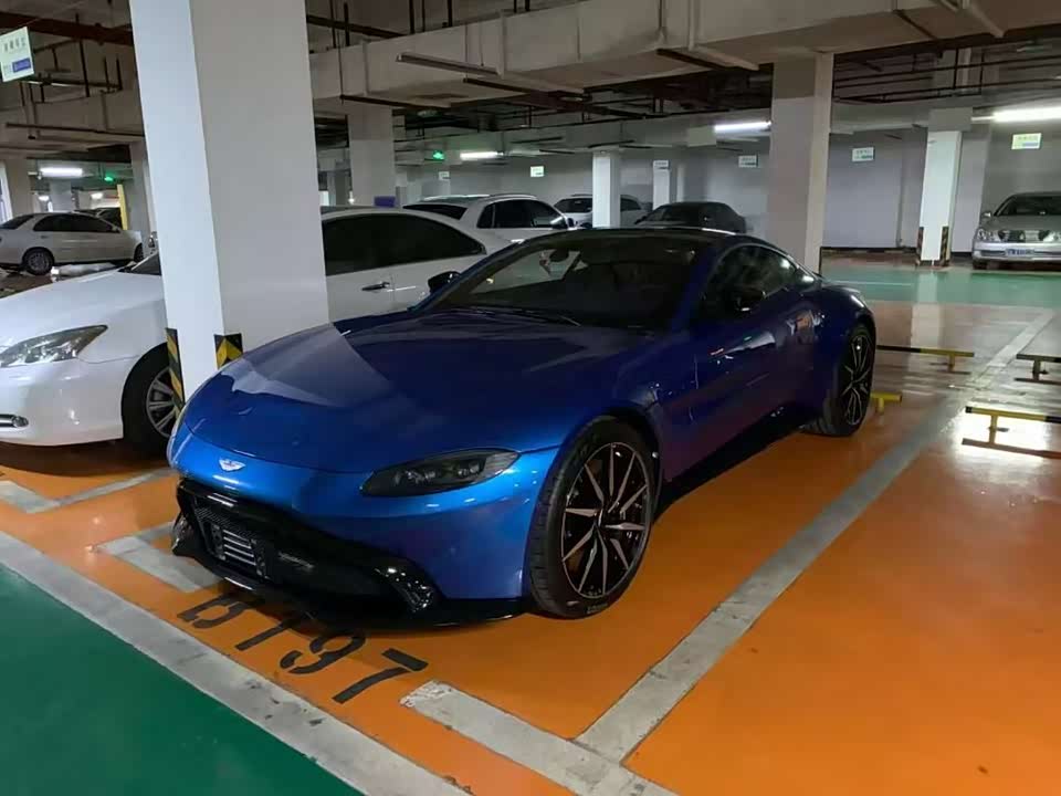 Aston Martin V8 Vantage