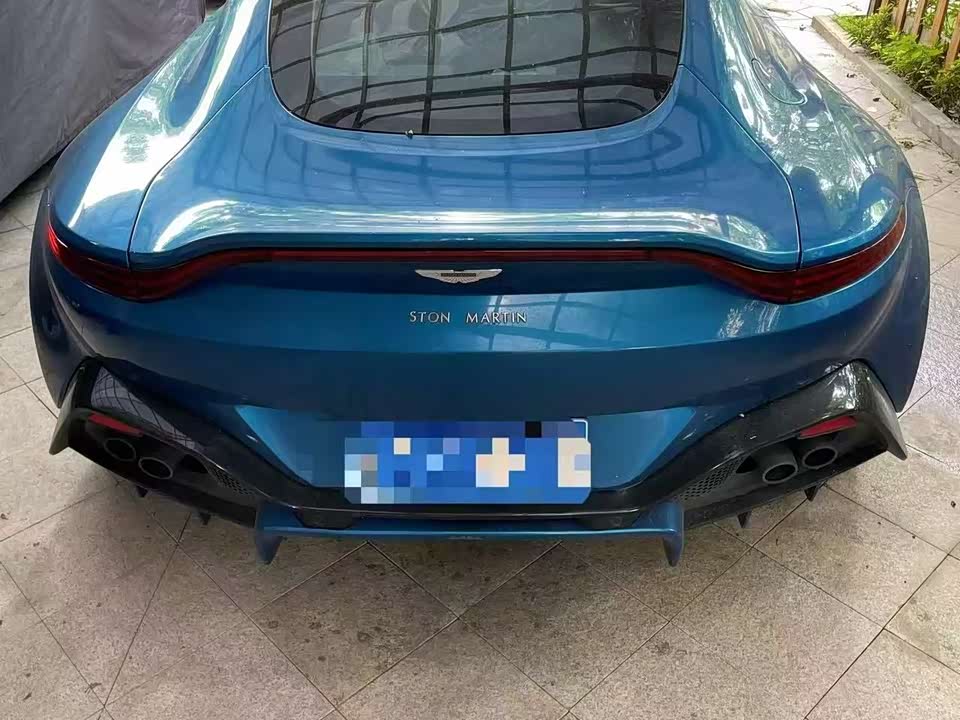 Aston Martin V8 Vantage