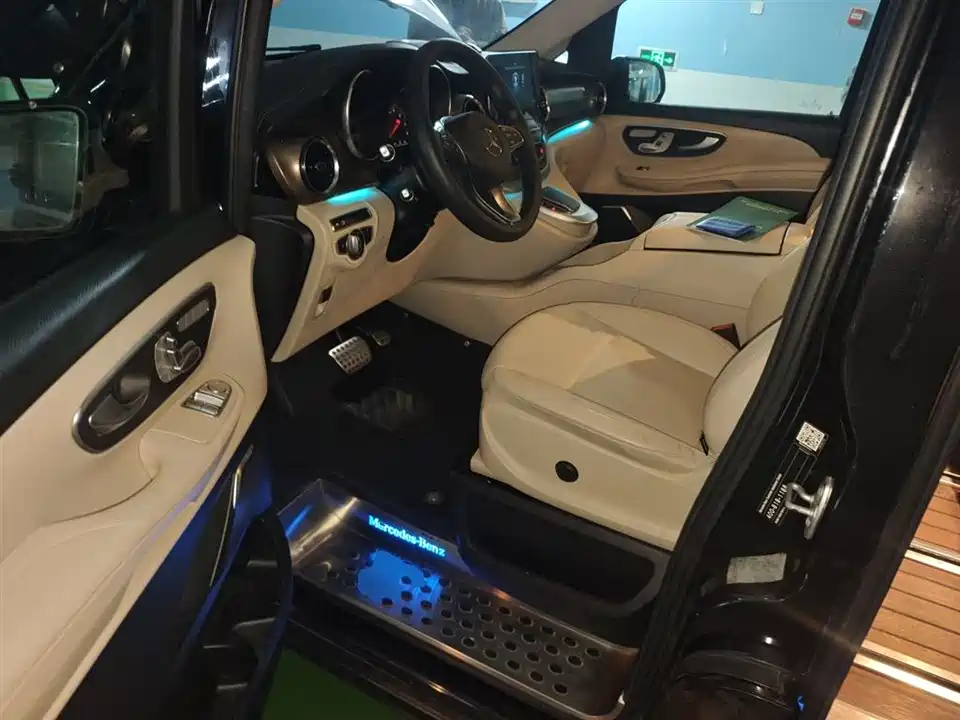 Mercedes-Benz V-class