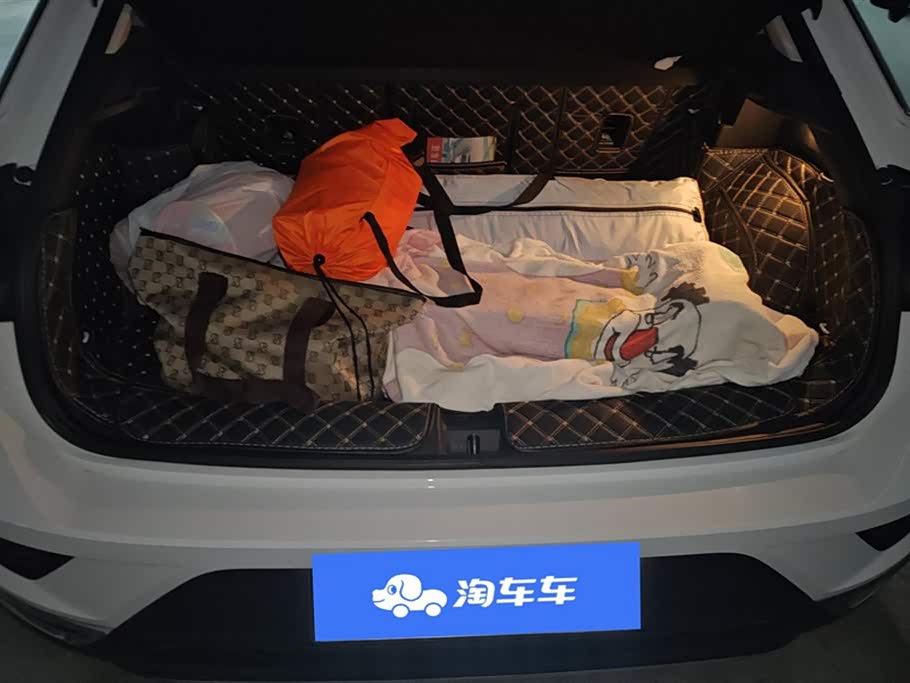 Volkswagen T-ROC exploring Songs