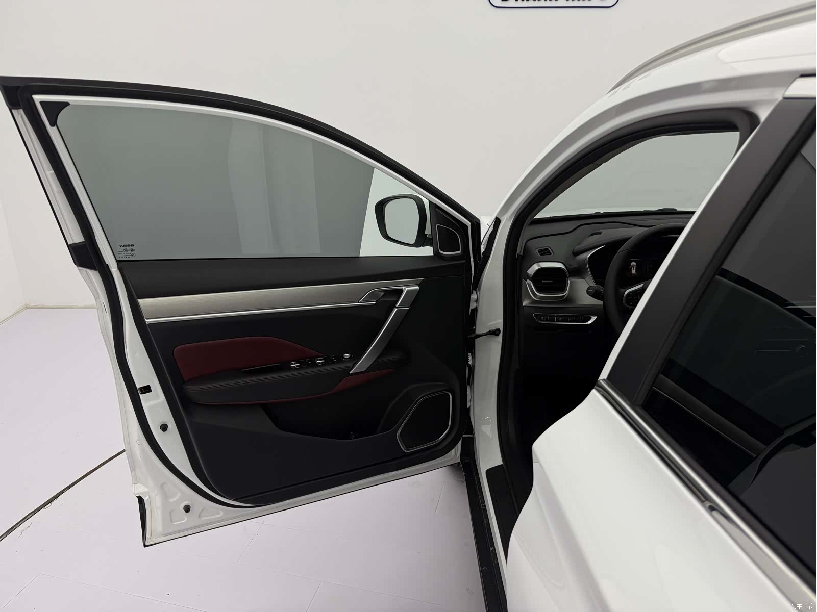 Geely Coolray, 2022 23