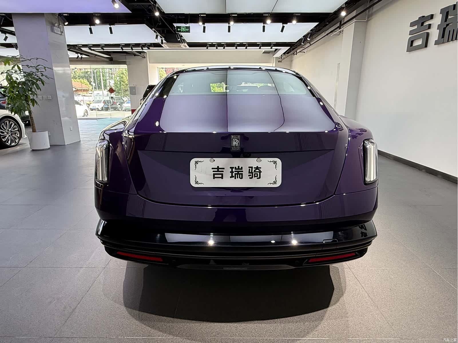 Rolls-Royce Spectre, 2025 все фото
