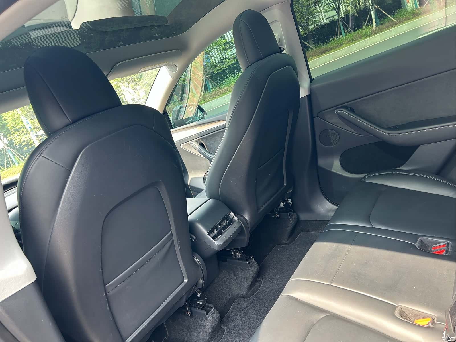 Tesla Model Y, 2022 все фото