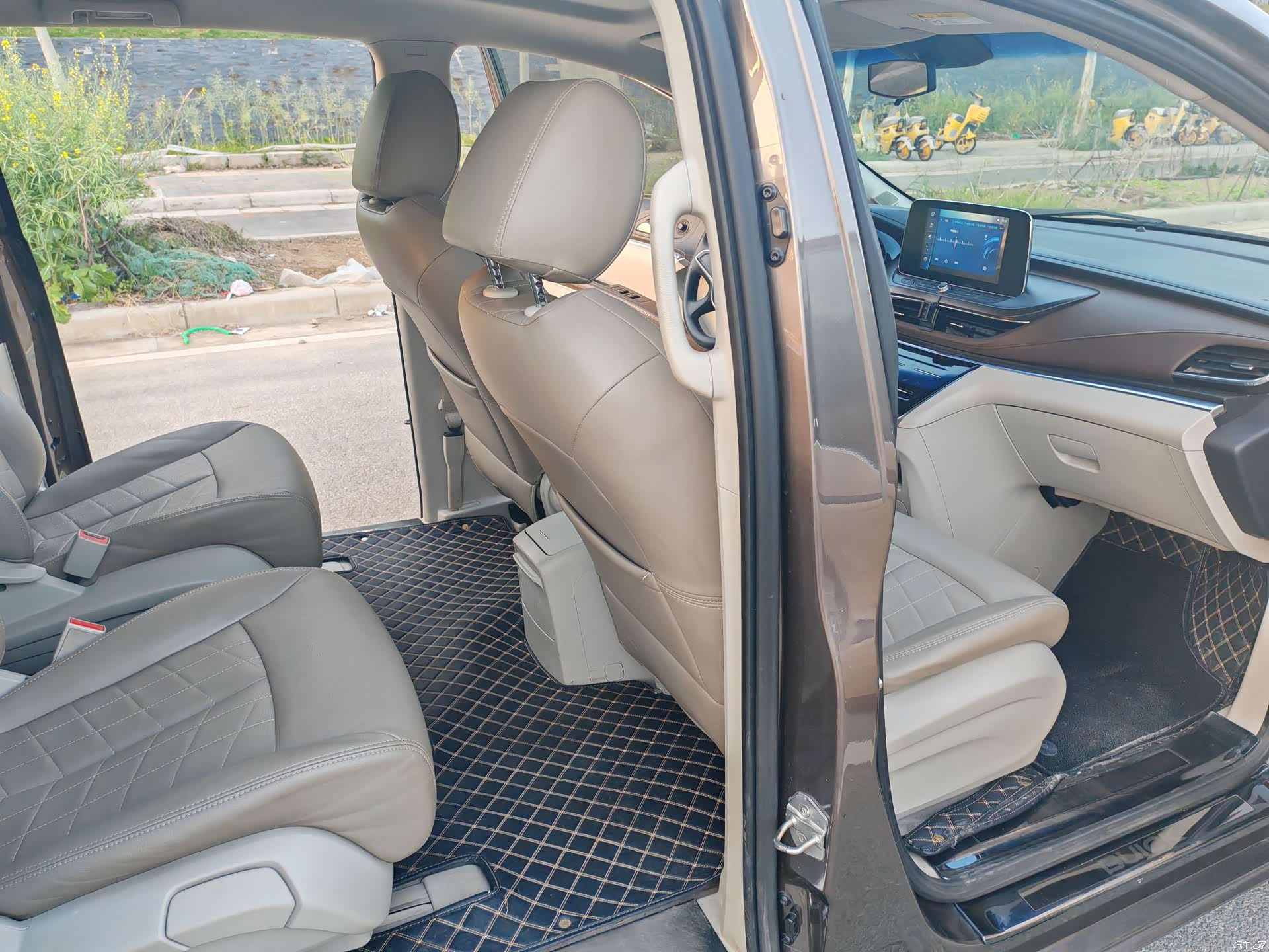 Buick GL8, 2022 10