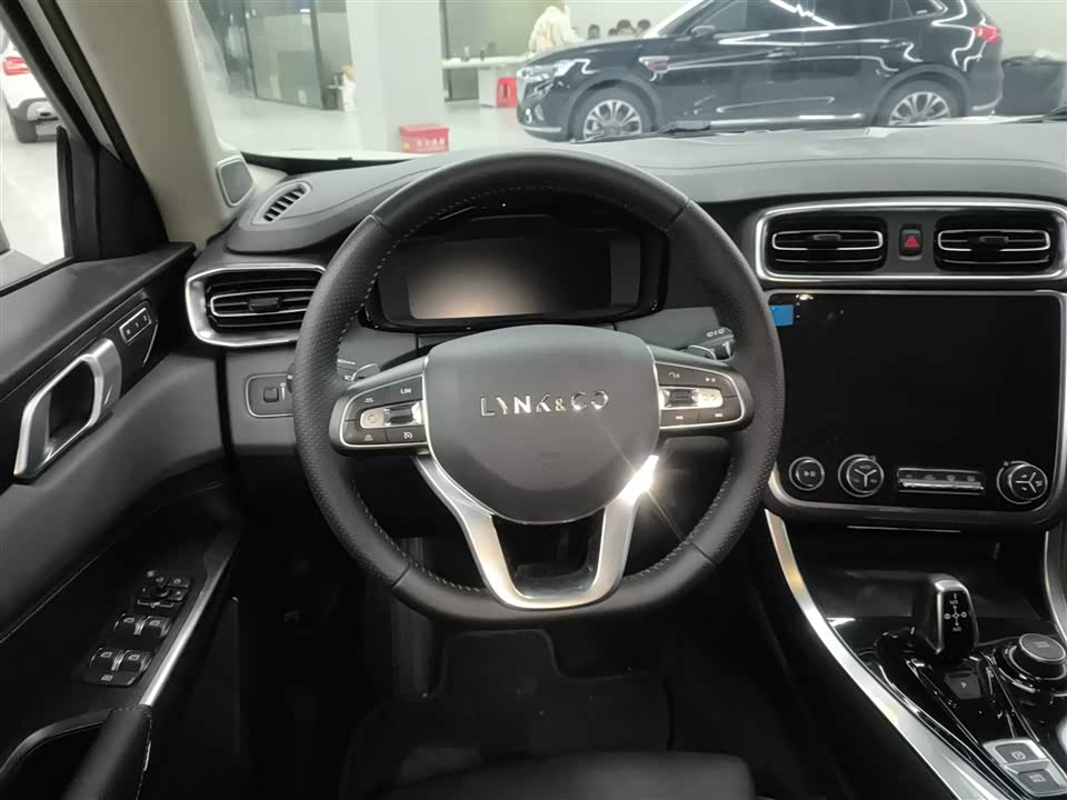 Lynk & Co 01 EM-P