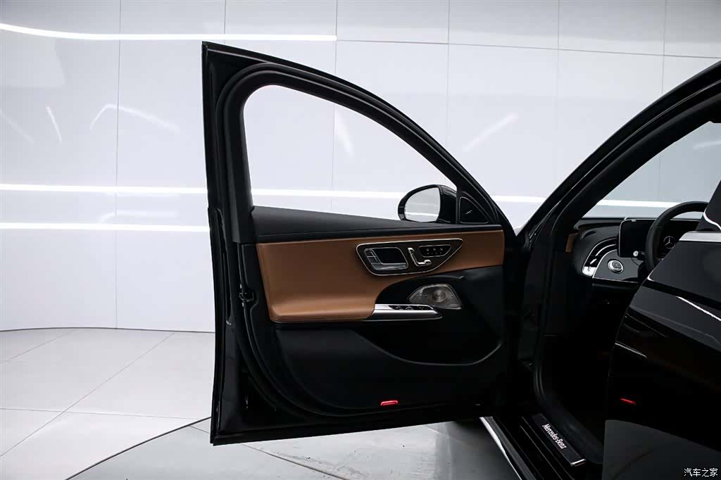 Mercedes-Benz E-Class, 2024 11
