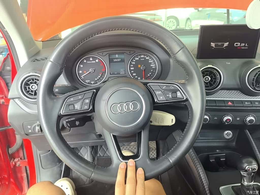 Audi Q2L, 2019 11