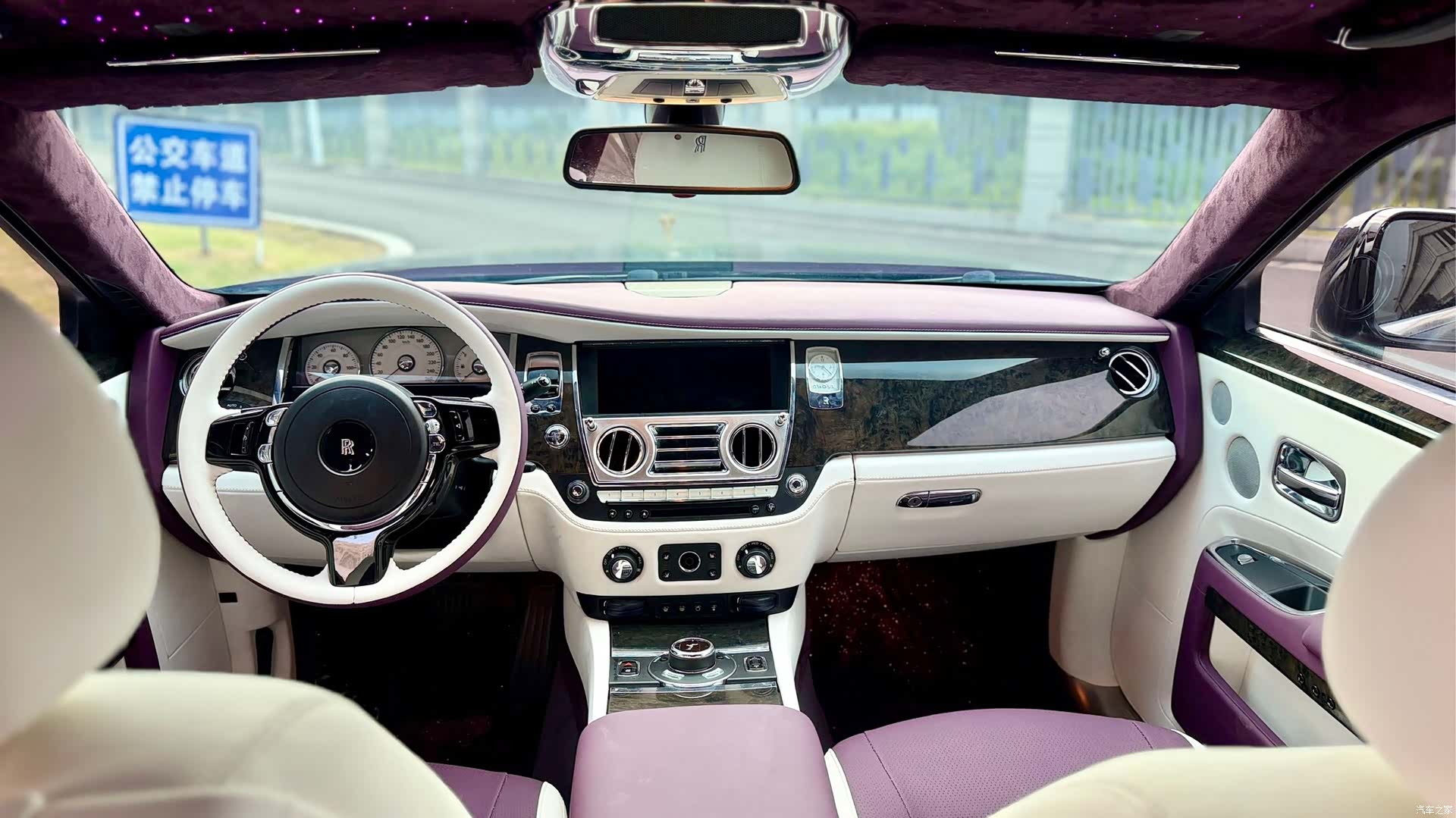 Rolls-Royce Ghost, 2011 6