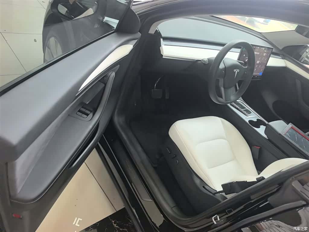 Tesla Model Y, 2023 15