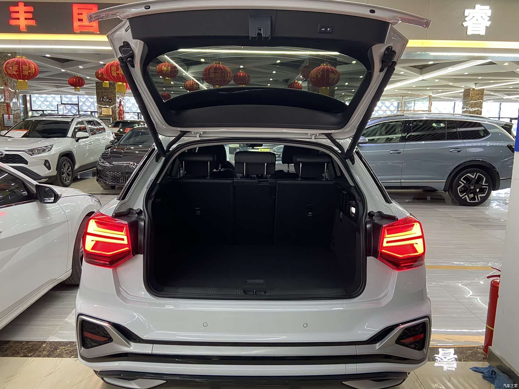 Audi Q2L, 2022 10