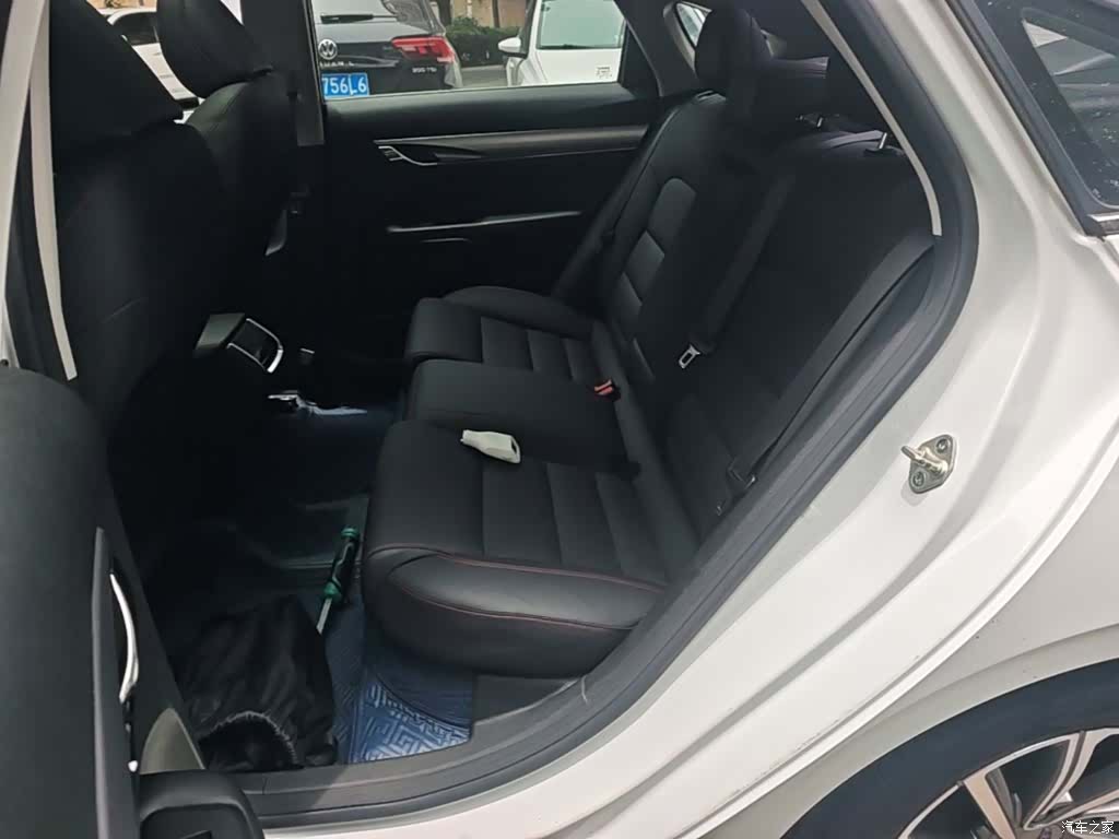 Geely Binray, 2019 17