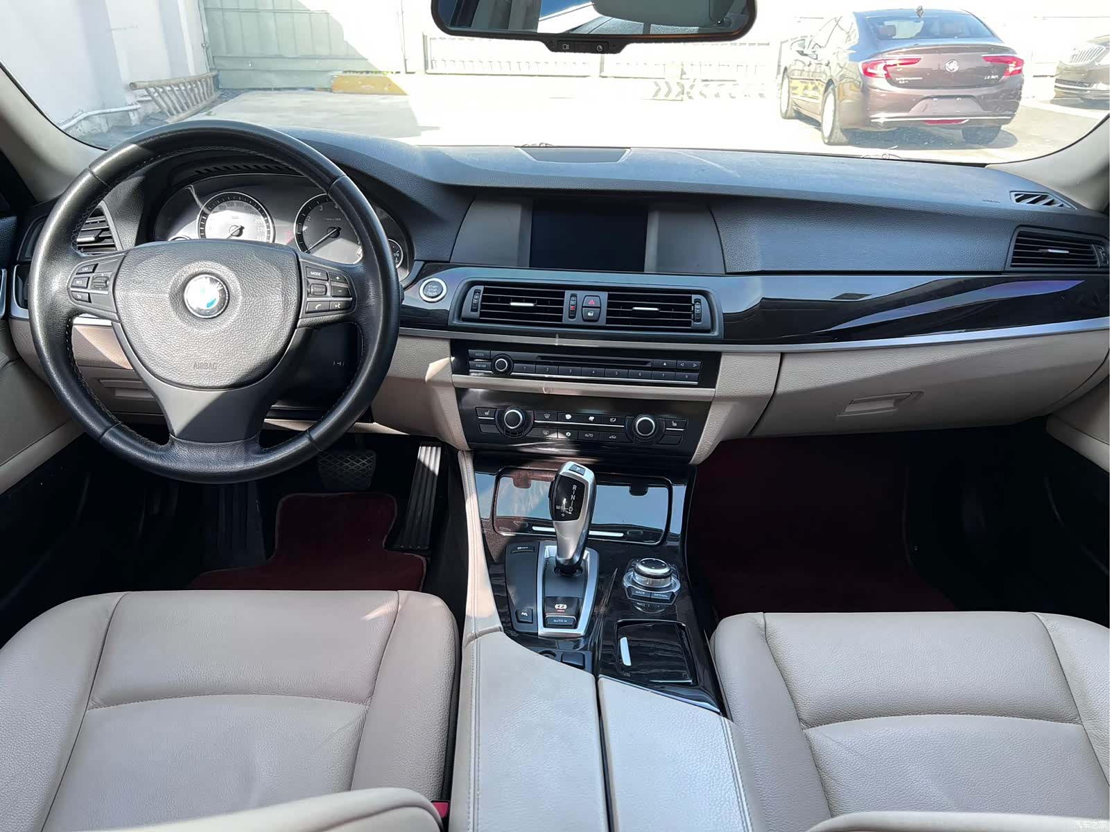 BMW 5 Series, 2012 11