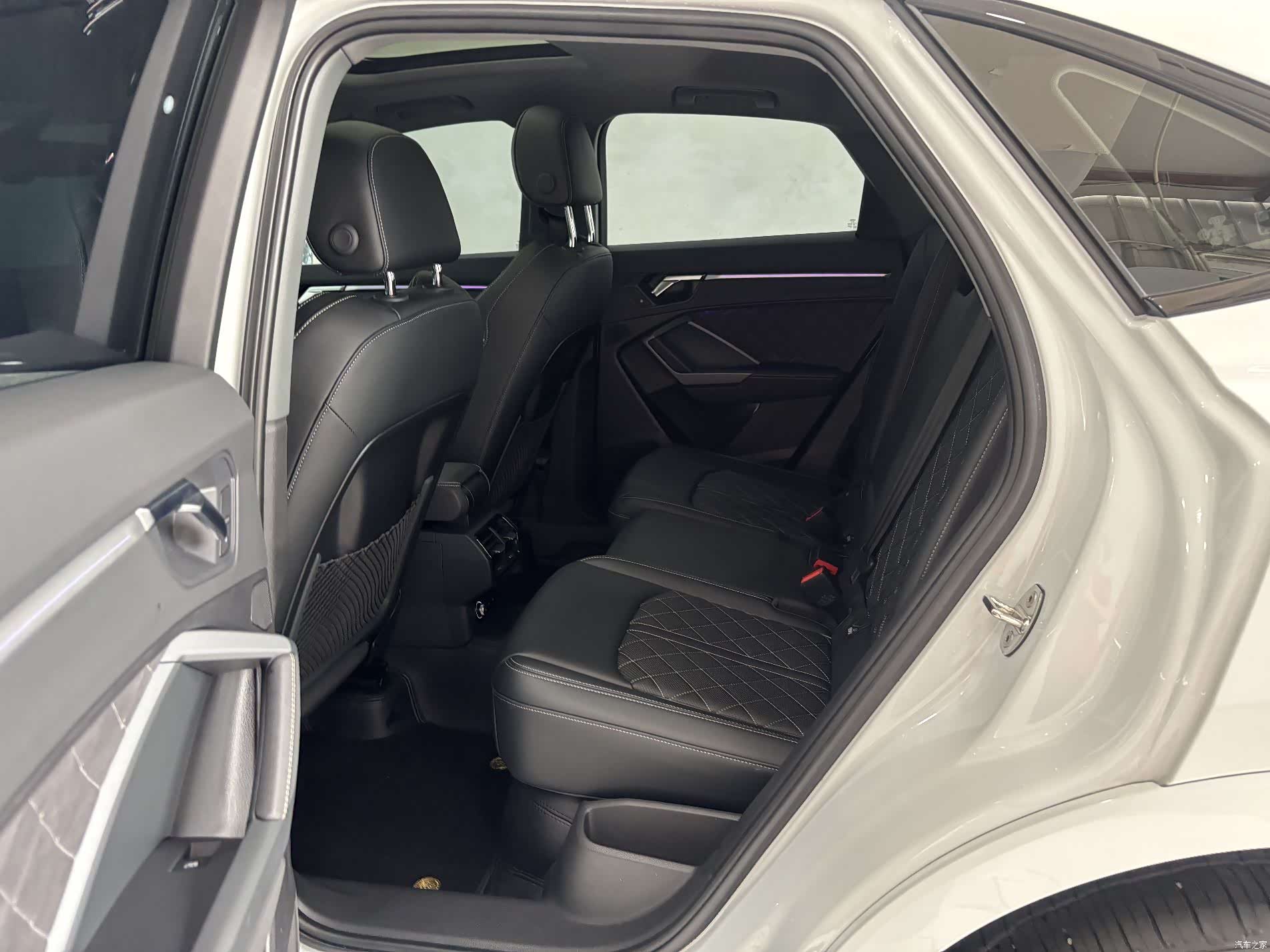 Audi Q3, 2025 23