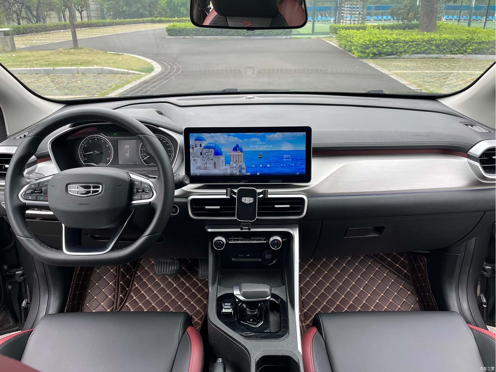 Geely Coolray, 2023 12