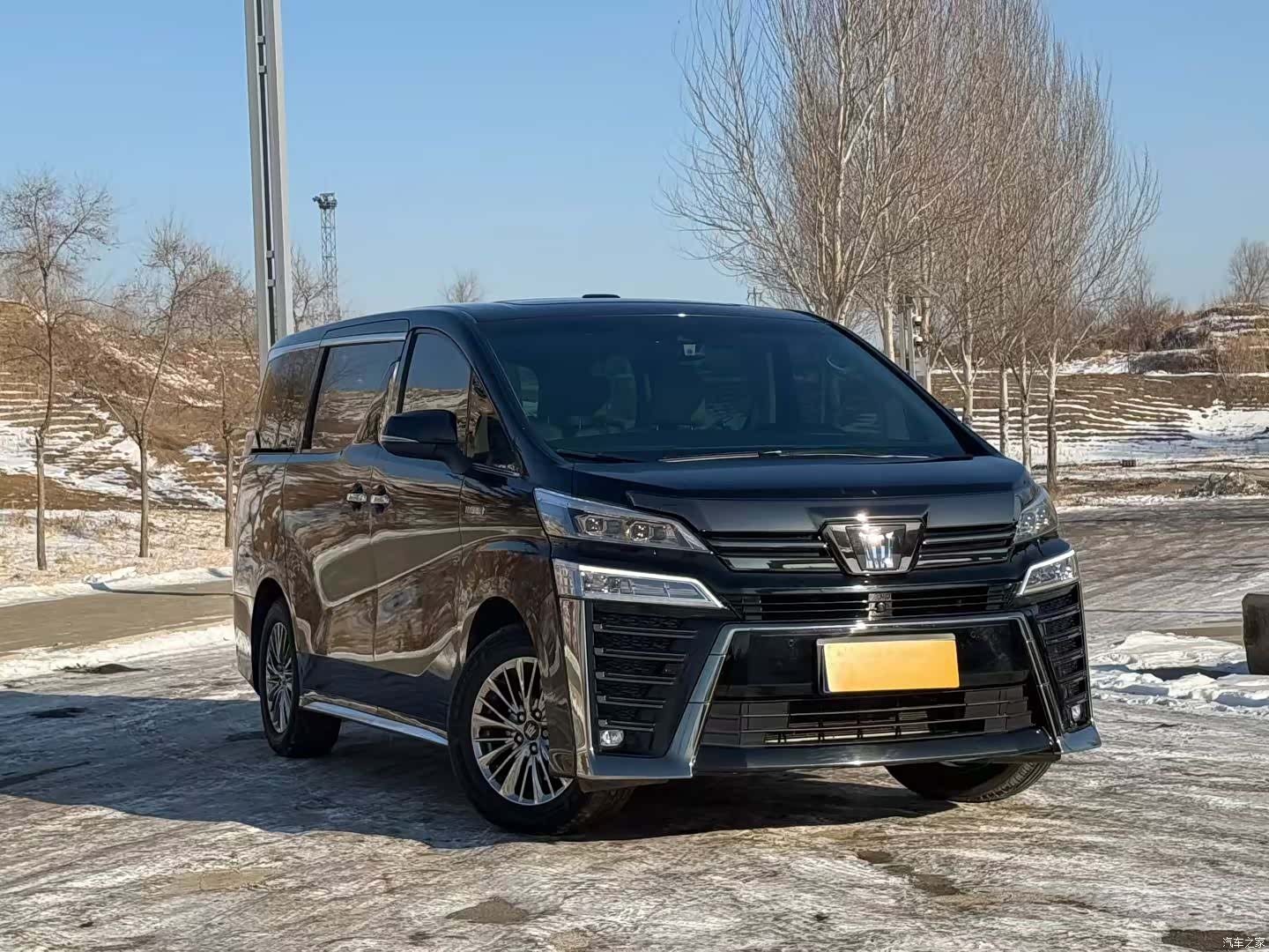 Toyota Vellfire, 2023 3